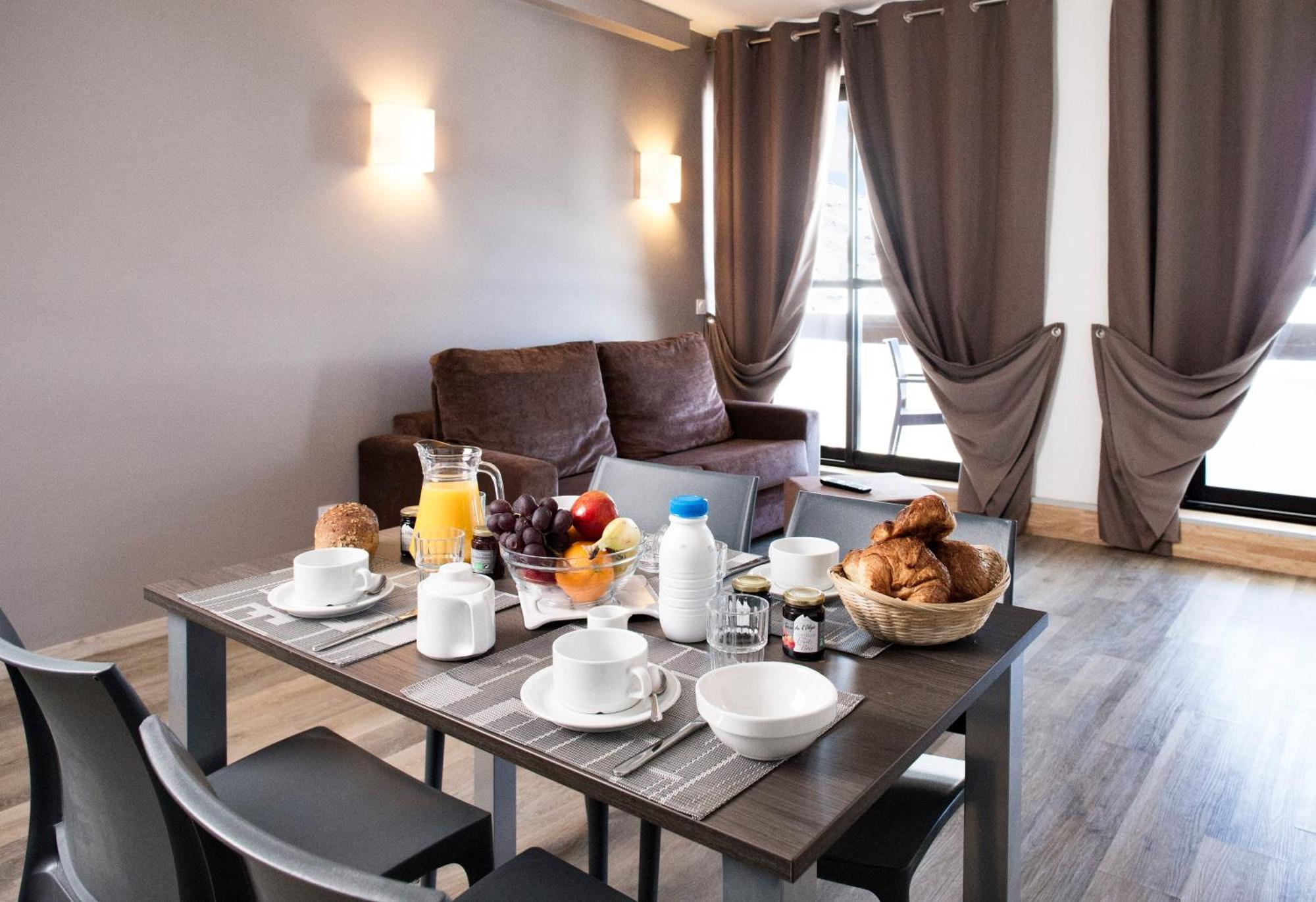 One-Bedroom Apartment (6 Adults),113030460:JPEG